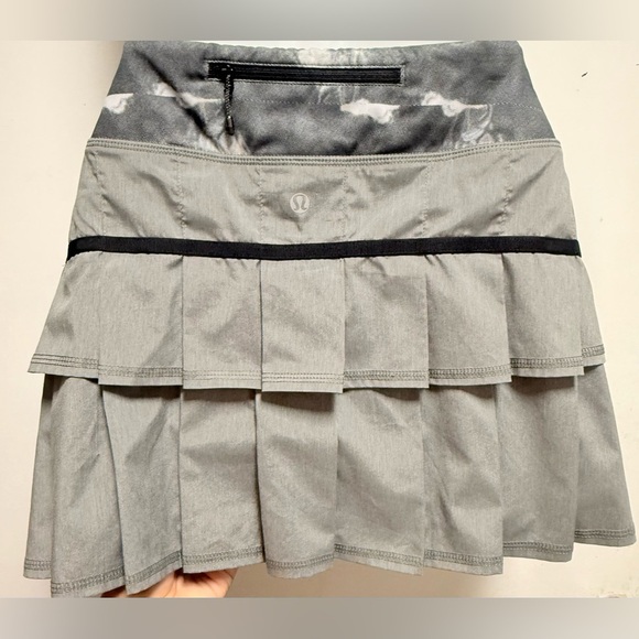 Lululemon Athletica Silver Mini Skater Skirt - Picture 1 of 11
